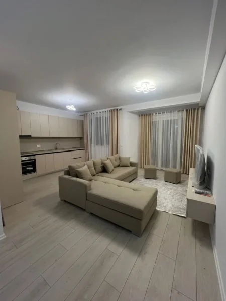 Tirane, jepet me qera apartament 2+1 Kati 9, 100 m² 600 € (astir)