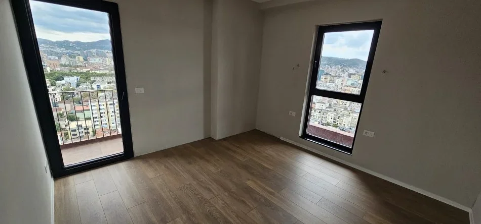 Tirane, jap me qera apartament 3+1+Ballkon Kati 17, 160 m² 2.300 € (rruga e kavajes)