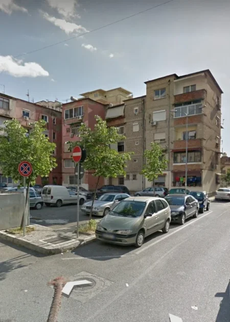 Tirane, jepet me qera apartament 2+1+Aneks+Ballkon Kati 3, 78 m² 600 € (Rr. Irfan Tomini)