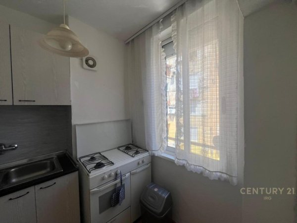 Tirane, jepet me qera apartament 1+1 Kati 3, 55 m² 425 € (Gjimnazi Petro Nini)