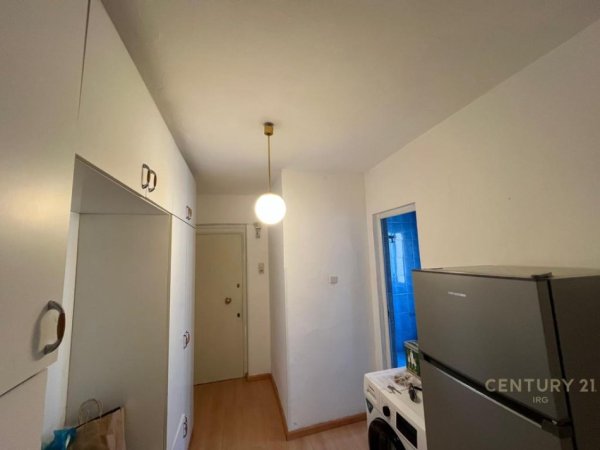 Tirane, jepet me qera apartament 1+1 Kati 3, 55 m² 425 € (Gjimnazi Petro Nini)