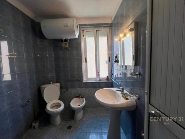 Tirane, jepet me qera apartament 1+1 Kati 3, 55 m² 425 € (Gjimnazi Petro Nini)