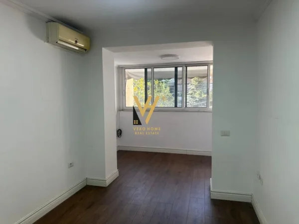 Tirane, jepet me qera zyre Kati 2, 120 m² 1.000 € (BLLOK)