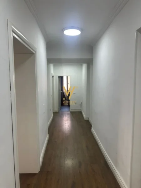 Tirane, jepet me qera zyre Kati 2, 120 m² 1.000 € (BLLOK)