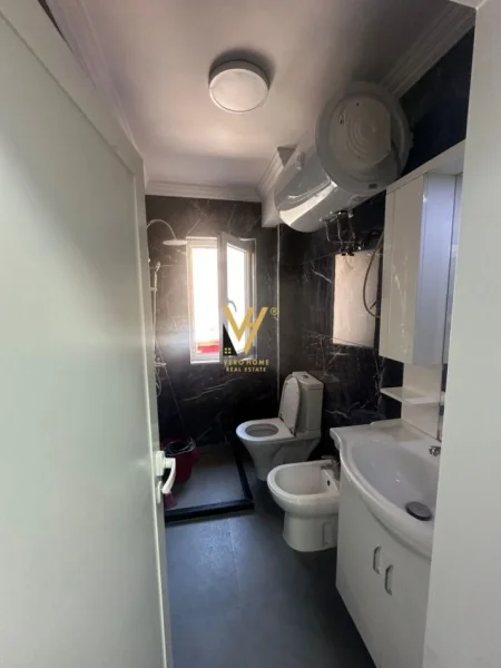 Tirane, jepet me qera zyre Kati 2, 120 m² 1.000 € (BLLOK)