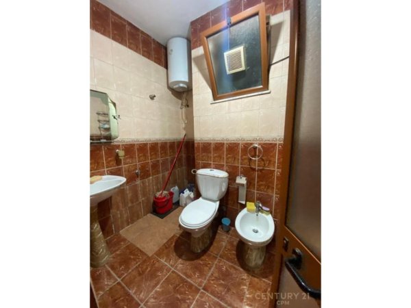 Tirane, jepet me qera apartament 1+1 Kati 1, 50 m² 300 € 