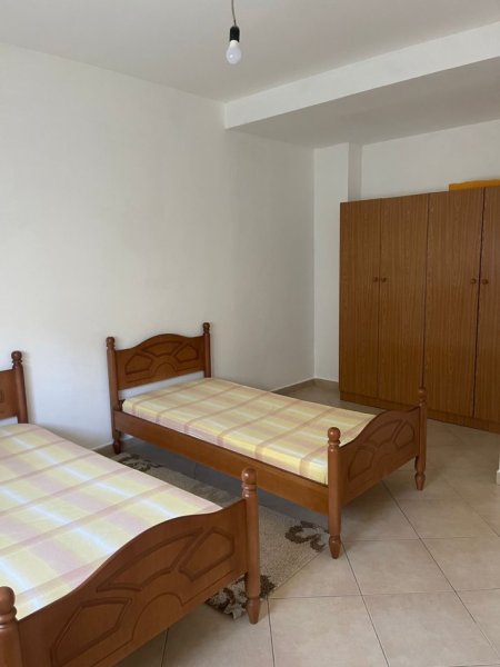 Tirane, jepet me qera apartament 2+1+Ballkon Kati 2,