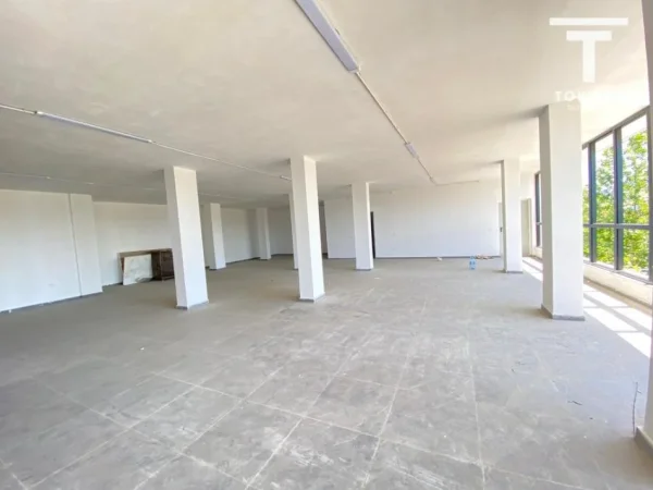 Tirane, jap me qera ambjent biznesi , 320 m² 650 € (Paskuqan)