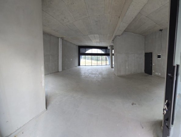 Tirane, jepet me qera ambjent biznesi Kati 1, 188 m² 1.270 € (fusha e aviacionit)