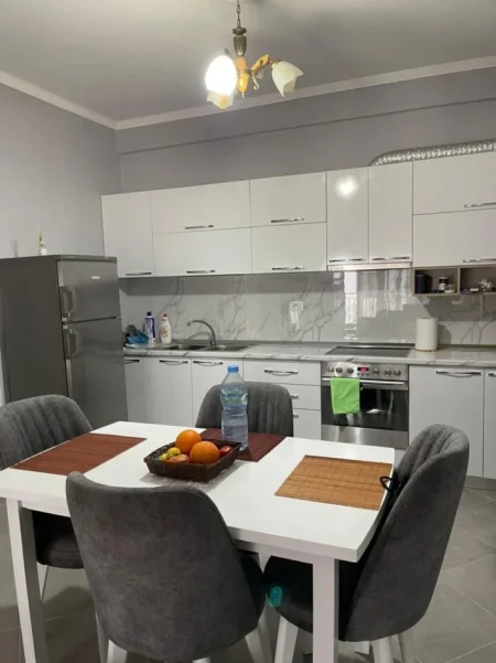 Tirane, jepet me qera apartament 1+1 Kati 4, 60 m² 500 € (Rruga Teodor Keko)
