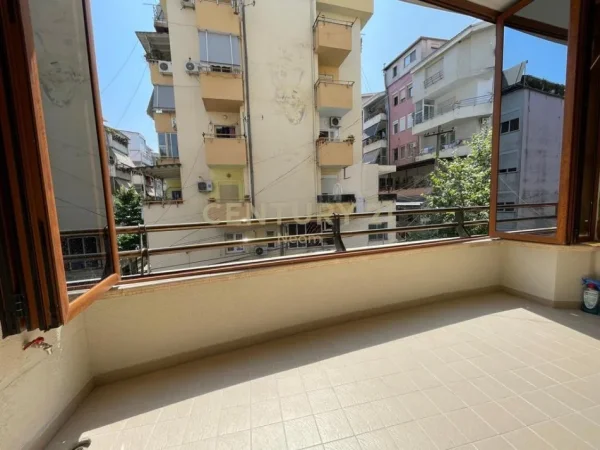 Tirane, shitet apartament 2+1 Kati 2, 98 m² 215.000 € 