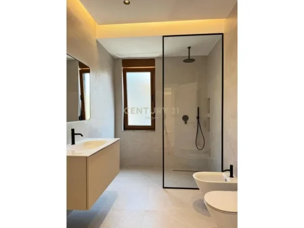 Tirane, shitet apartament 2+1 Kati 2, 98 m² 215.000 € 