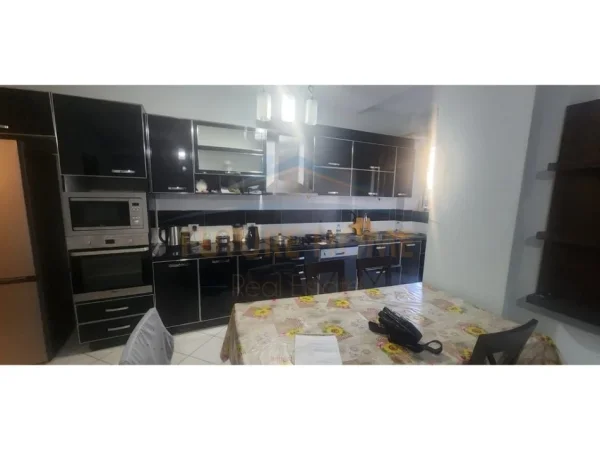 Durres, shitet apartament 2+1 Kati 1, 100 m² 115.000 € (Prane Bibliotekes, Durres)