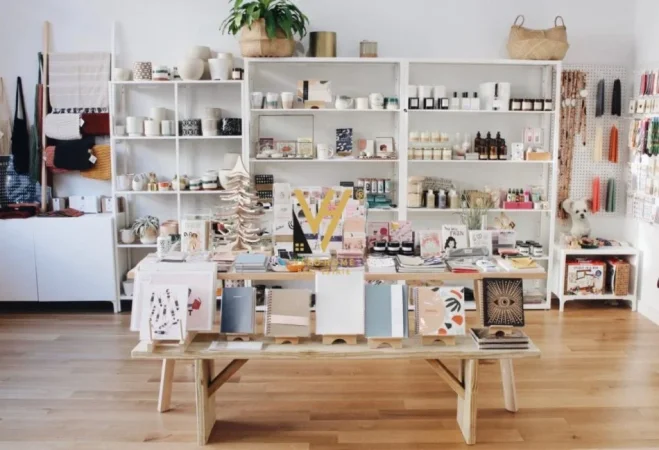 Tirane, jepet me qera dyqan Kati 0, 35 m² 650 € (BRRYL)