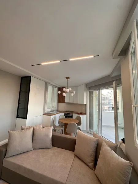 Tirane, jepet me qera apartament 1+1 Kati 5, 75 m² 600 € (astir)