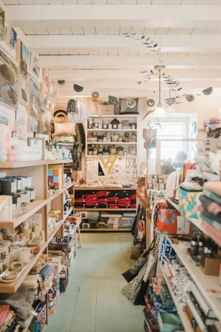 Tirane, jepet me qera dyqan Kati 0, 70 m² 1.100 € (brryli)