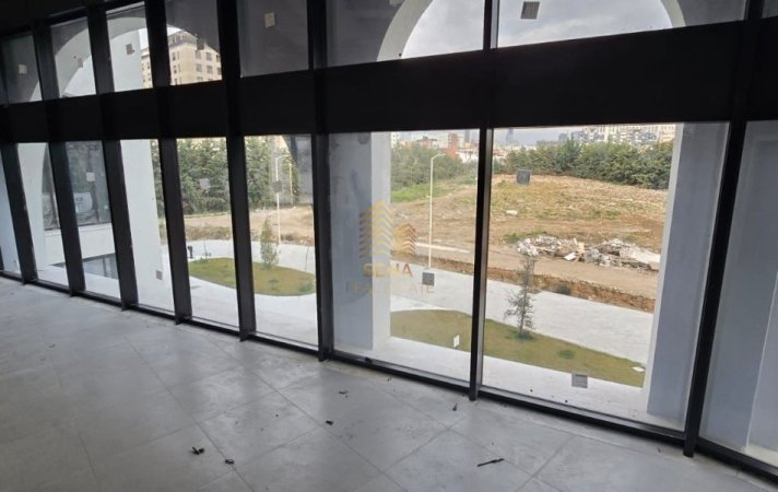 Tirane, jepet me qera ambjent biznesi Kati 1, 190 m² 1.300 € (Rruga Feizi Himzo)