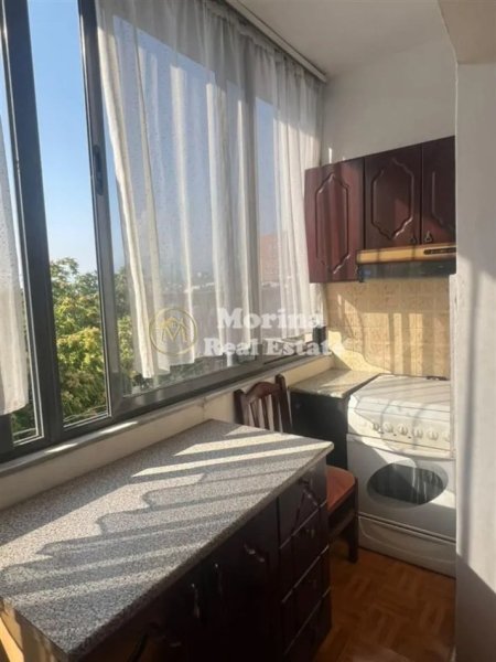 Tirane, jepet me qera apartament 2+1 Kati 4, 75 m² 500 € (Shkolla e Bashkuar)