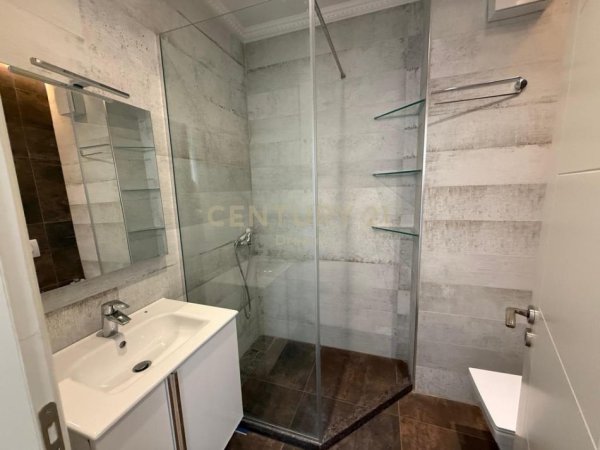 Tirane, jepet me qera apartament 3+1 Kati 3, 120 m² 850 € 
