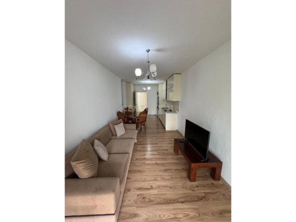 Tirane, jepet me qera apartament 2+1 Kati 3, 84 m² 500 € (Kompleksi Ana)