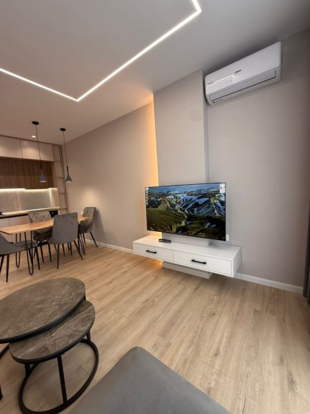 Tirane, jepet me qera apartament 1+1 Kati 8, 70 m² 450 € (yzberisht)