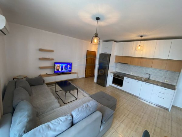 Tirane, jepet me qera apartament 2+1 Kati 3, 90 m² 600 € 