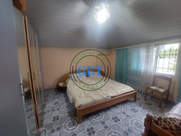 Durres, jepet me qera shtepi 3+1 Kati 3, 100 m² 300 € (Gjykata)