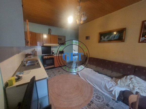 Durres, jepet me qera shtepi 3+1 Kati 3, 100 m² 300 € (Gjykata)