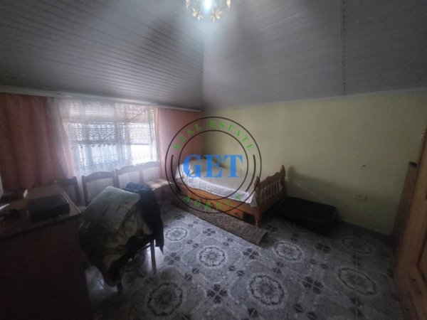 Durres, jepet me qera shtepi 3+1 Kati 3, 100 m² 300 € (Gjykata)