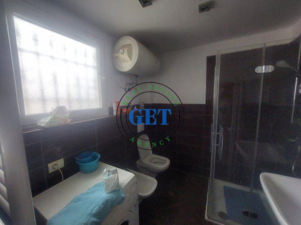 Durres, jepet me qera shtepi 3+1 Kati 3, 100 m² 300 € (Gjykata)