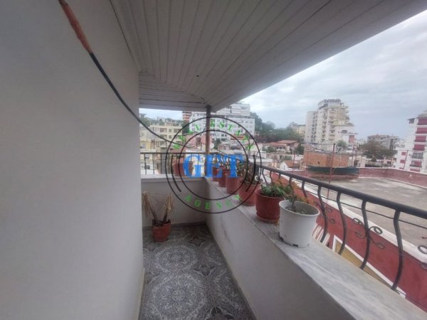 Durres, jepet me qera shtepi 3+1 Kati 3, 100 m² 300 € (Gjykata)
