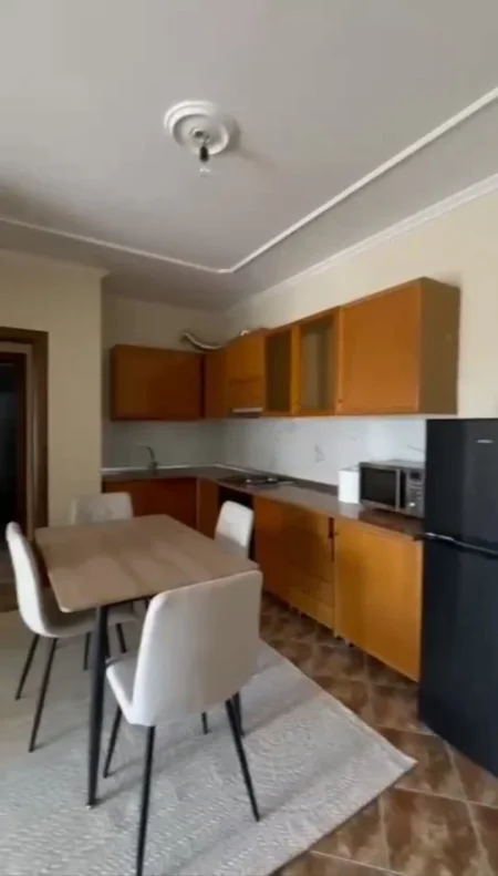 Tirane, jepet me qera apartament 2+1 Kati 7, 90 m² 500 € (Rruga Loni Ligori)
