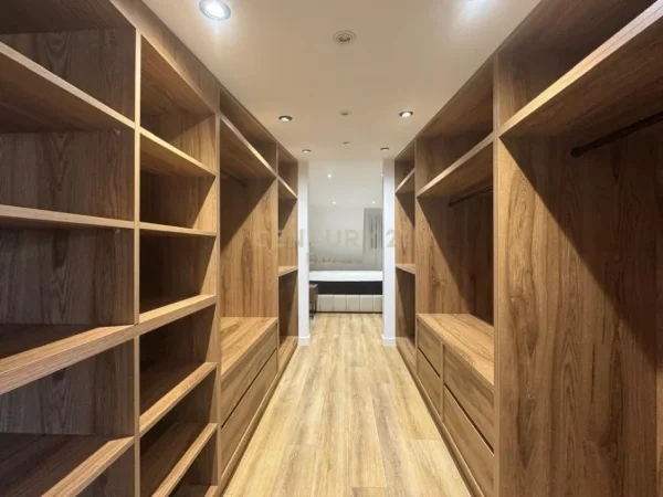 Tirane, jepet me qera apartament duplex 2 Katshe Kati 5, 213 m² 2.300 € 