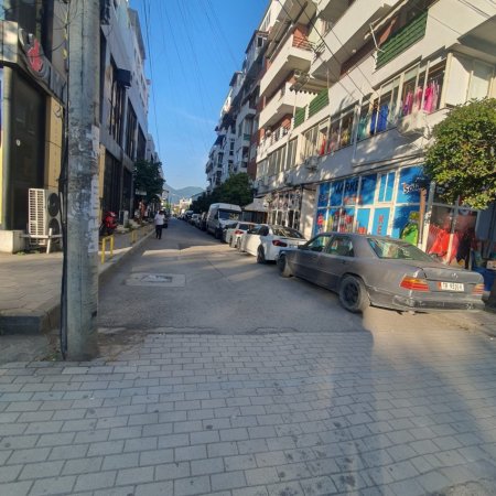 Tirane, shitet ambjent biznesi Kati 0, 53 m² 90.000 € (SHITET OBJEKT BIZNESI NË KAMËZ – BULEVARDI BLU)