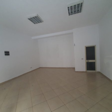 Tirane, shitet ambjent biznesi Kati 0, 53 m² 90.000 € (SHITET OBJEKT BIZNESI NË KAMËZ – BULEVARDI BLU)