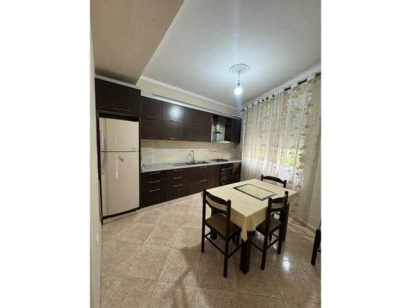 Tirane, jepet me qera apartament 2+1 , 100 m² 500 € (Kopshti Zoologjik)