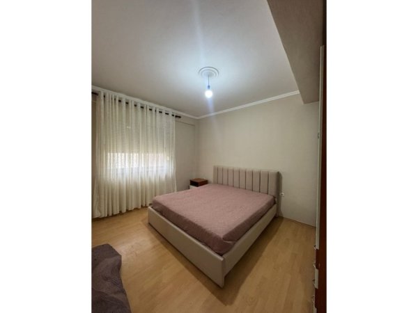 Tirane, jepet me qera apartament 2+1 , 100 m² 500 € (Kopshti Zoologjik)