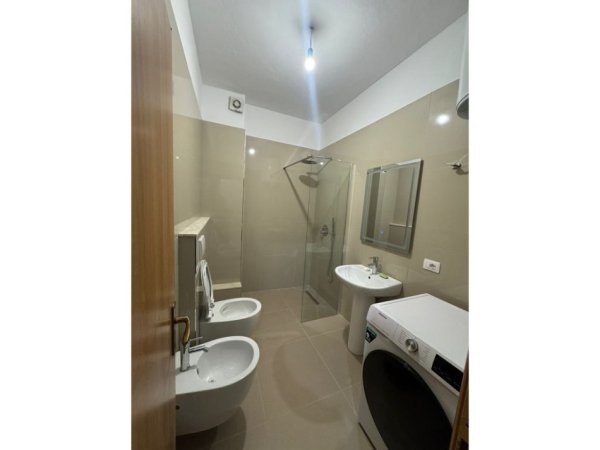 Tirane, jepet me qera apartament 2+1 , 100 m² 500 € (Kopshti Zoologjik)