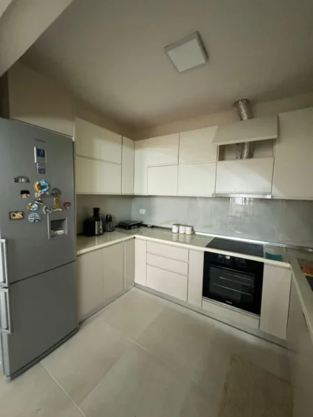 JEPET SUPER APARTAMENT 1+1 ME QERA TEK SHESHI WILSON Tirane,Kati 1, 80 m² 550 € (JEPET SUPER APARTAMENT 1+1 ME QERA TEK SHESHI WILSON)