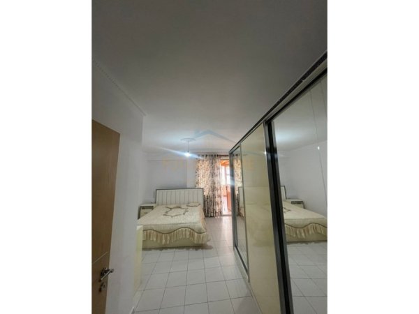 Tirane, jepet me qera apartament 2+1 Kati 2, 95 m² 550 € 