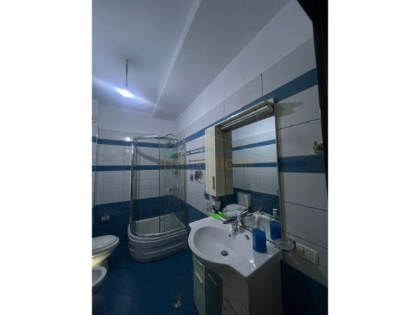 Tirane, jepet me qera apartament 2+1 Kati 2, 95 m² 550 € 