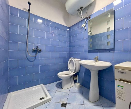 Tirane, jepet me qera shtepi 1+1 Kati 1, 50 m² 400 € (JEPET SHTEPI 1+1 ME QERA E KOMPLETUAR PLOTËSISHT NGJITUR ME &quot;SHKOLLËN E MAGJISTRATURËS, 2 MIN NGA UNIVERSITETI &#039;ZOJA E KËSHILLIT TË MIRË&#039;)