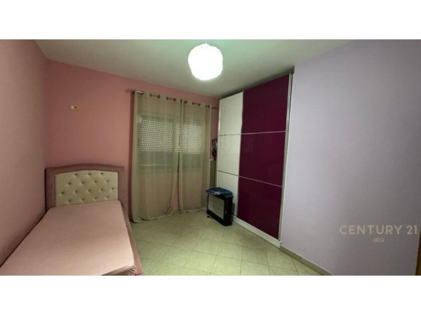 Tirane, jepet me qera apartament 2+1 Kati 4, 100 m² 450 € (Prane Pasticeri Nela 5)