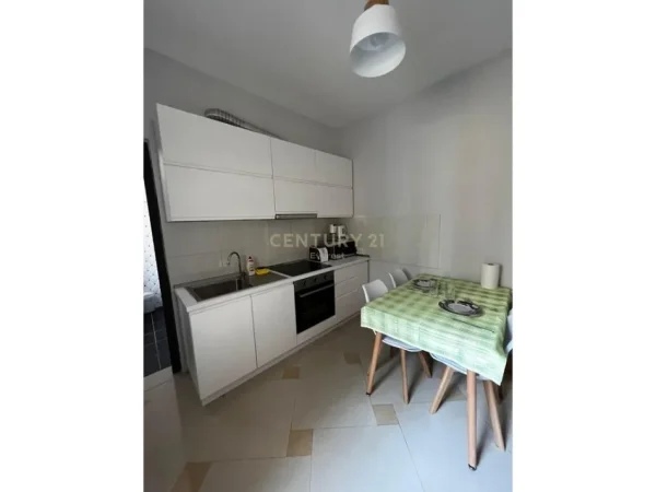 Tirane, jepet me qera apartament 1+1 Kati 3, 600 € 