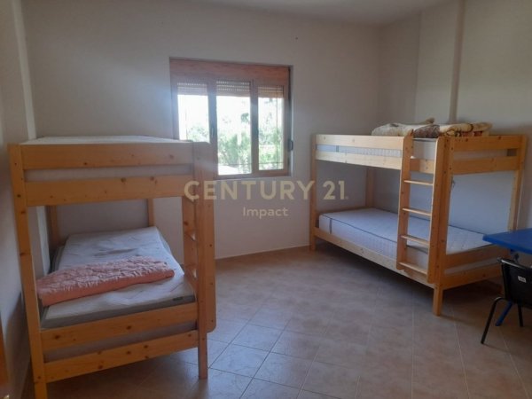 Tirane, jepet me qera Vile 3 Katshe Kati 3, 900 m² 1.700 € (periferine e tiranes)