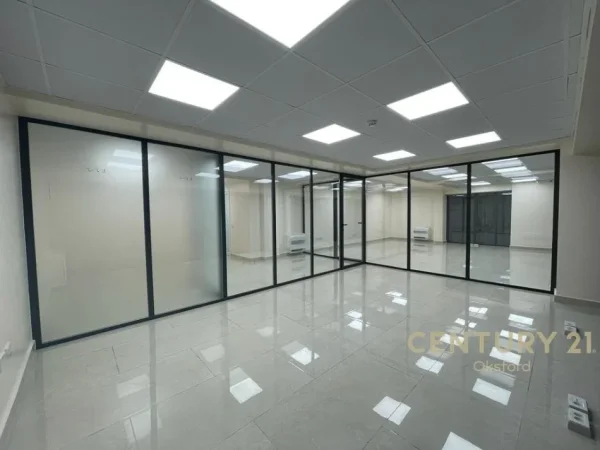 Tirane, jepet me qera ambjent biznesi Kati 3, 150 m² 2.200 € 