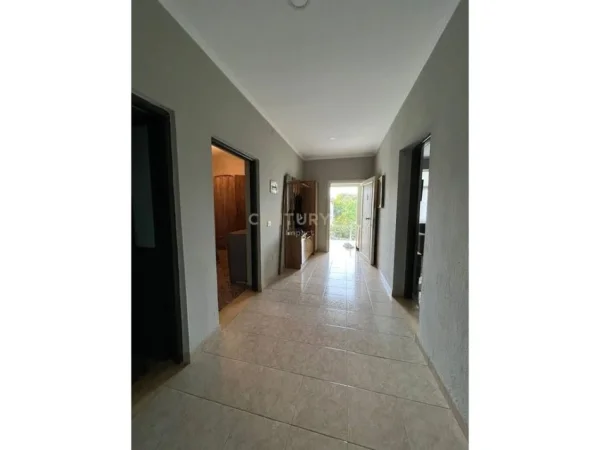 Tirane, shes Vile 5+1 Kati 1, 601 m² 350.000 € (profarma tirane)