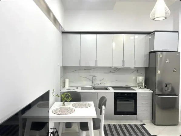 Tirane, jepet me qera apartament 1+1+Ballkon Kati 2, 65 m² 600 € (Kopshti Botanik)