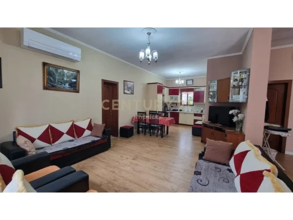 Tirane, jepet me qera Vile 5+1 , 154 m² 1.500 € (kodra e priftit)