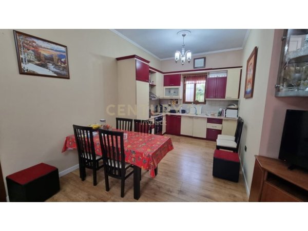 Tirane, jepet me qera Vile 5+1 , 154 m² 1.500 € (kodra e priftit)